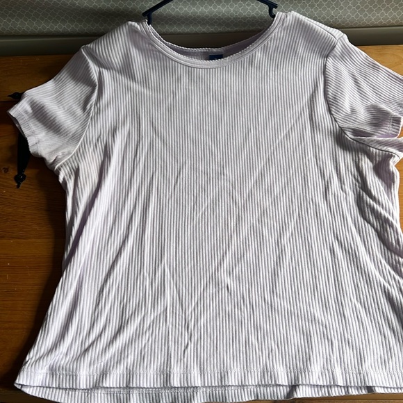 Cropped Old Navy Tee - Picture 1 of 3